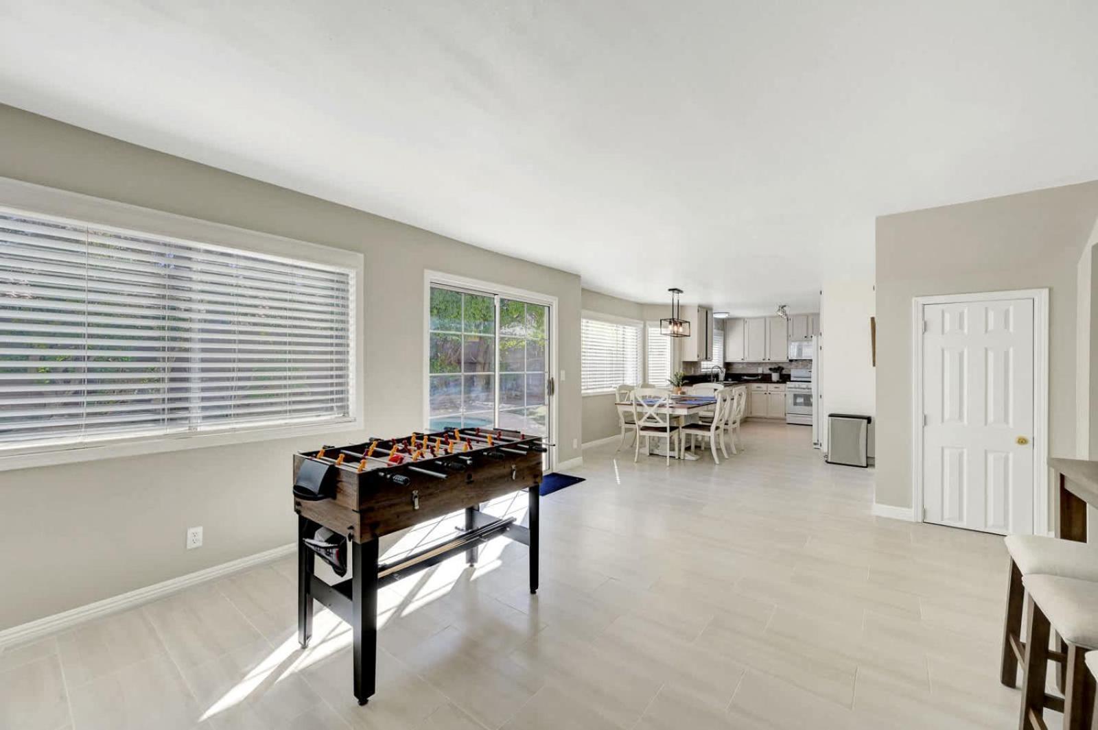 Bright Fun Spacious Home With Pool ลาสเวกัส ภายนอก รูปภาพ